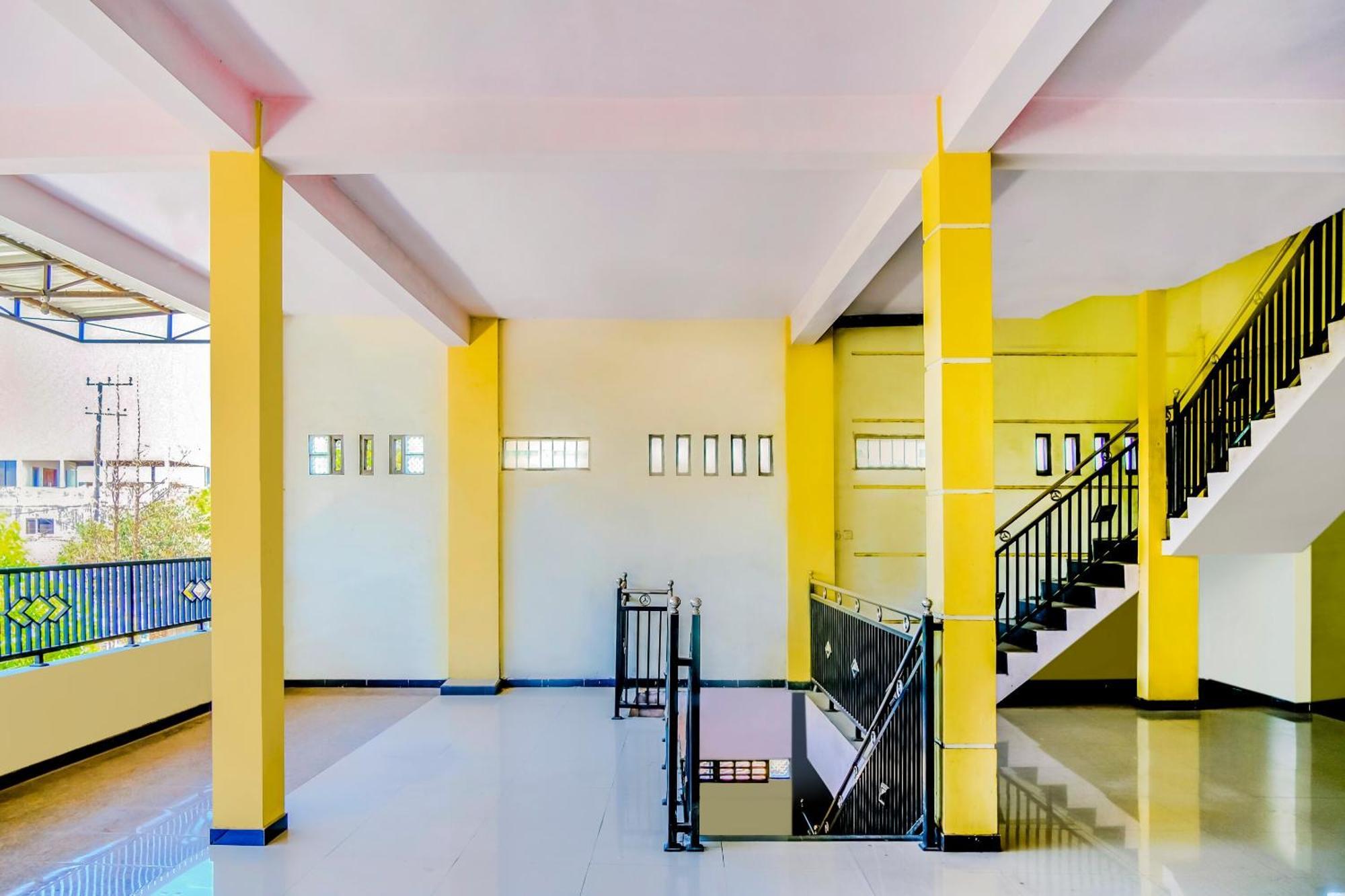 Super Oyo 1759 Family Residence Kediri  Extérieur photo