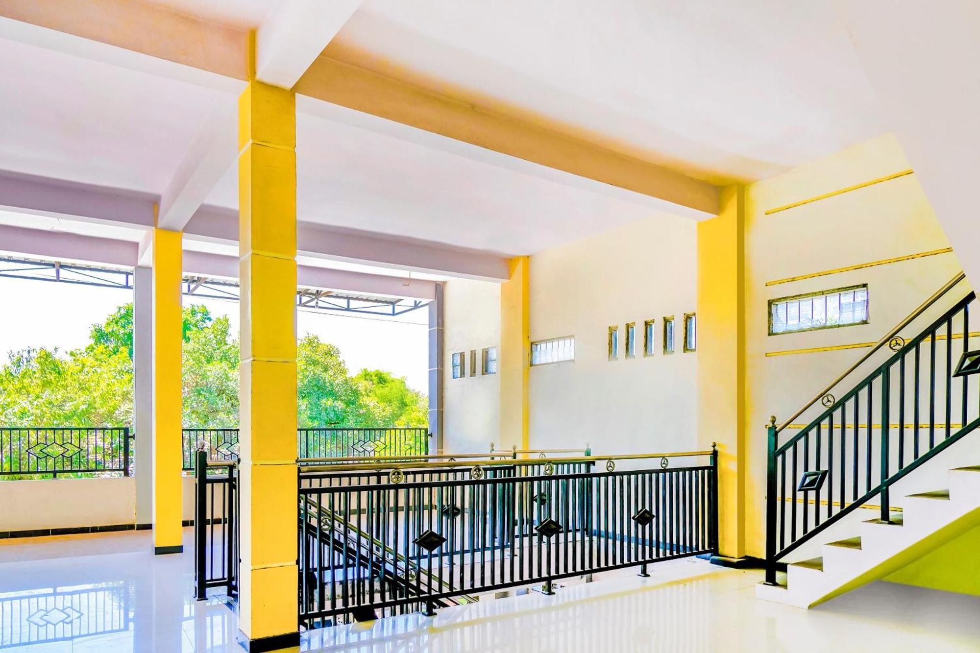 Super Oyo 1759 Family Residence Kediri  Extérieur photo